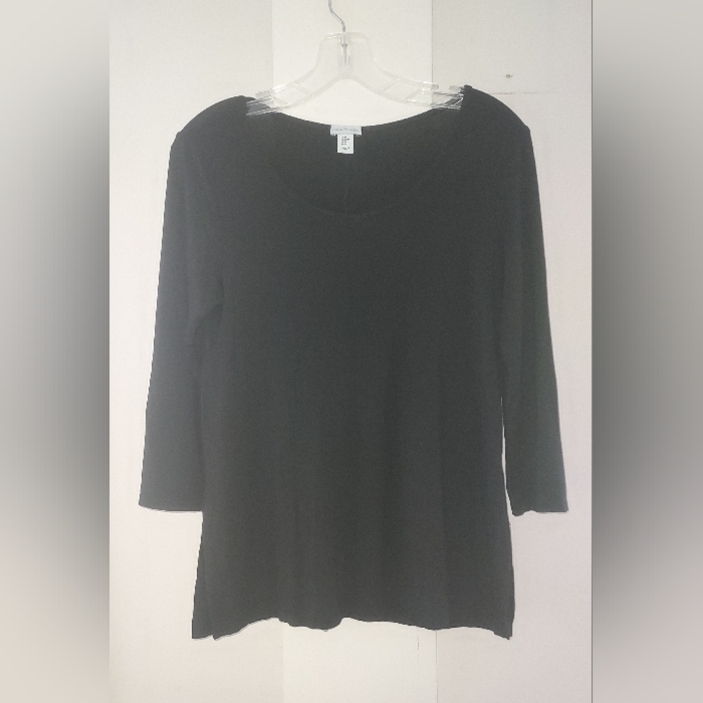 Paraphrase Women's Black Lightweight 3/4 sleeve top. Size Medium.